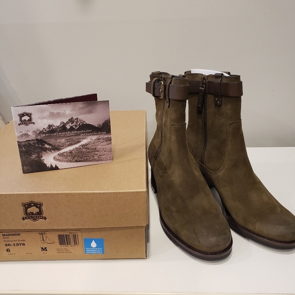 NIB Trask "Madison" Suede Booties - sz 6M - Picture 1 of 8